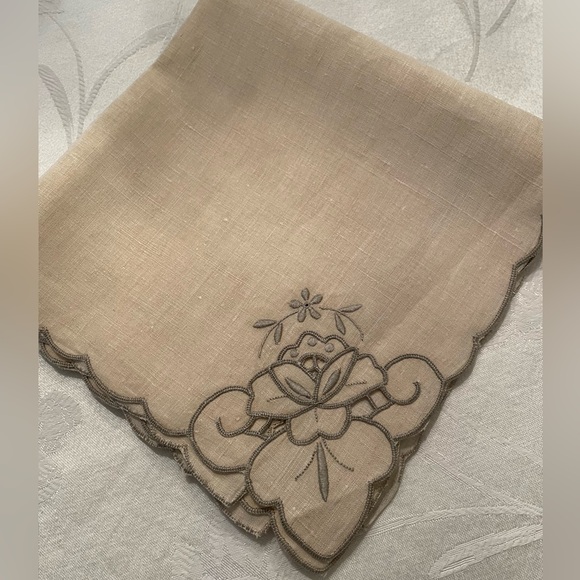 NWOT Vintage linen embroidered napkins - Picture 3 of 5
